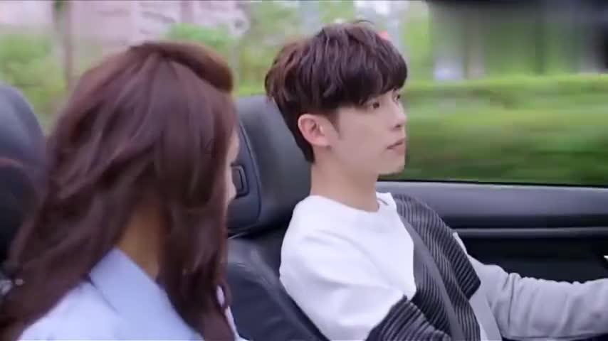 飞跃沙丘的小球